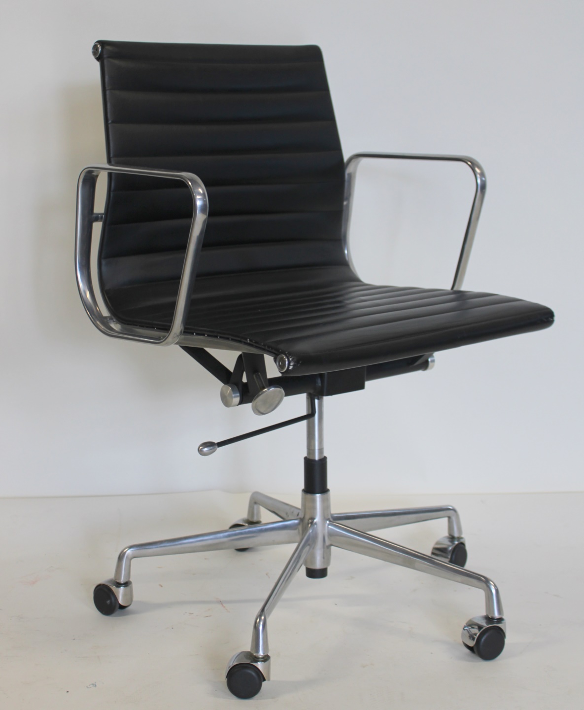 VINTAGE CHARLES EAMES OFFICE CHAIR  3ba130