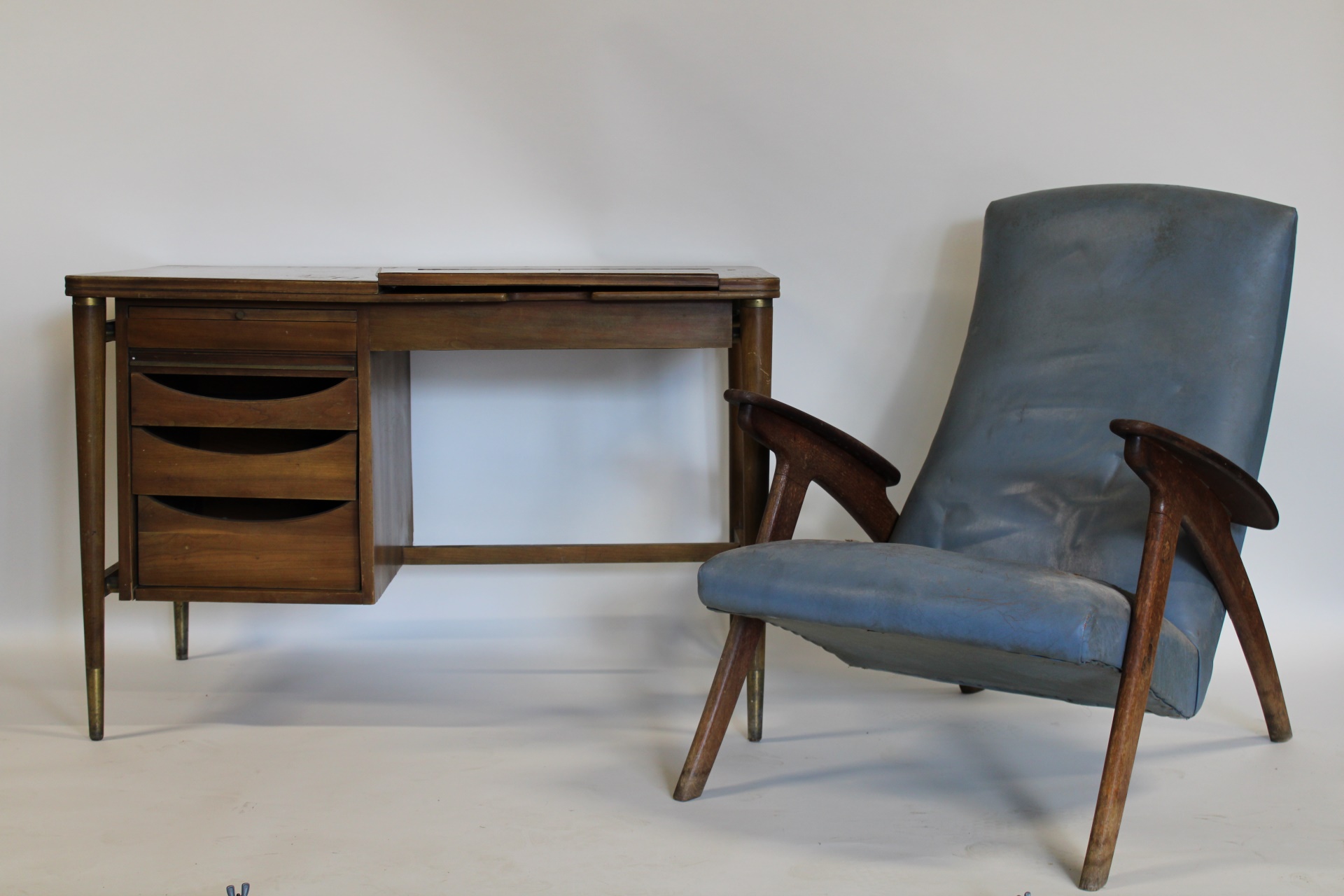 MIDCENTURY ARM CHAIR AND A DESK 3ba16a