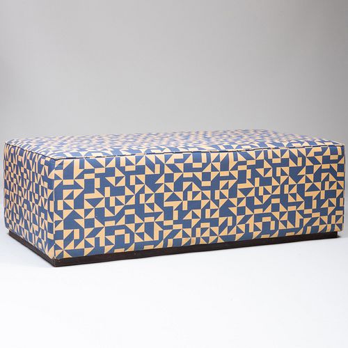 CONTEMPORARY OTTOMAN UPHOLSTERED 3ba439