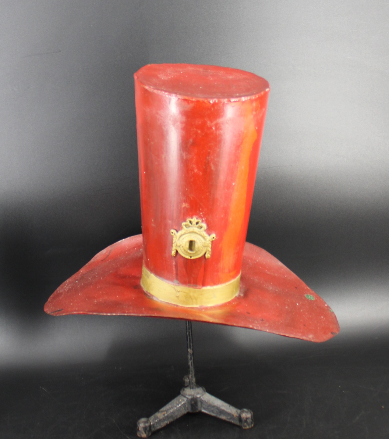 ANTIQUE PAINTED METAL RED HAT  3ba48d