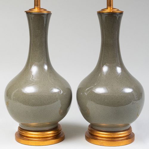 PAIR OF MODERN CRACKLED GLAZED 3ba53b