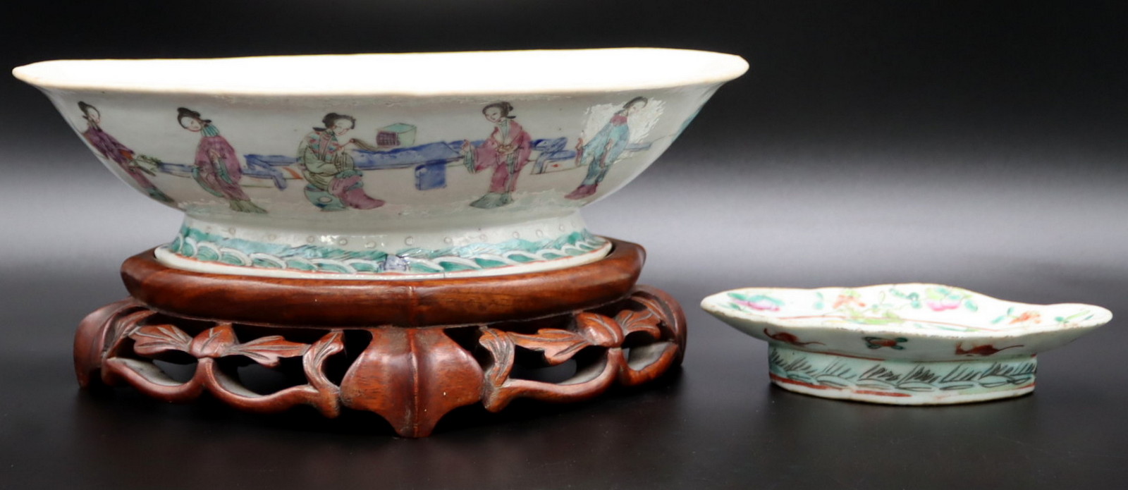  2 CHINESE FAMILLE ROSE PORCELAINS  3ba585