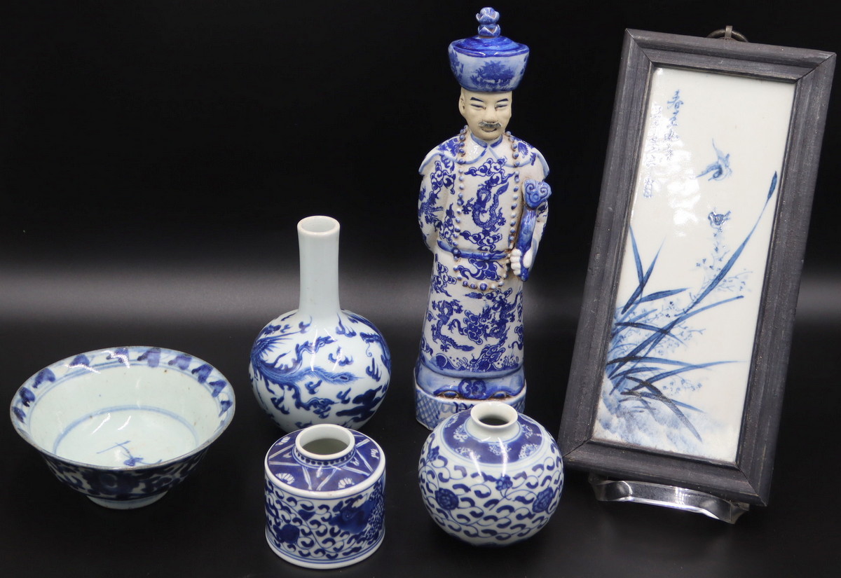 GROUPING OF ASIAN BLUE AND WHITE 3ba599