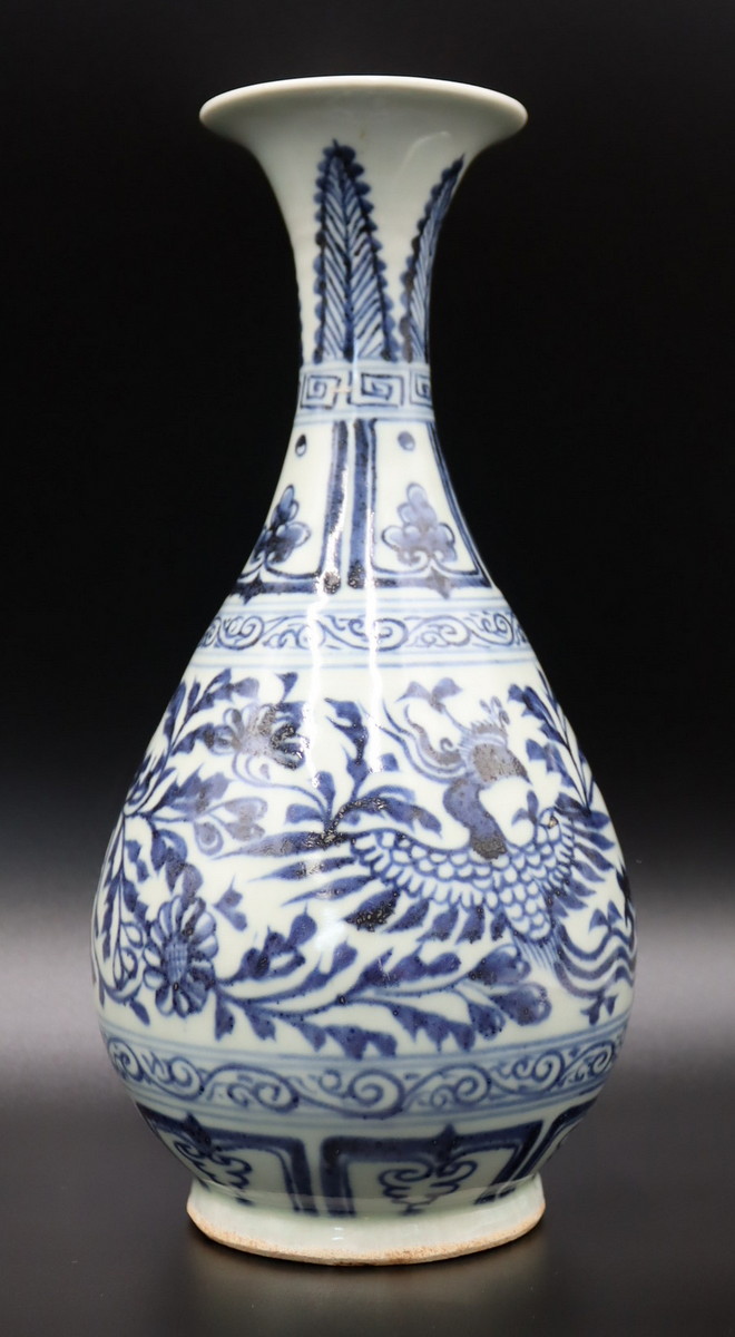 CHINESE BLUE AND WHITE PEAR SHAPED 3ba595