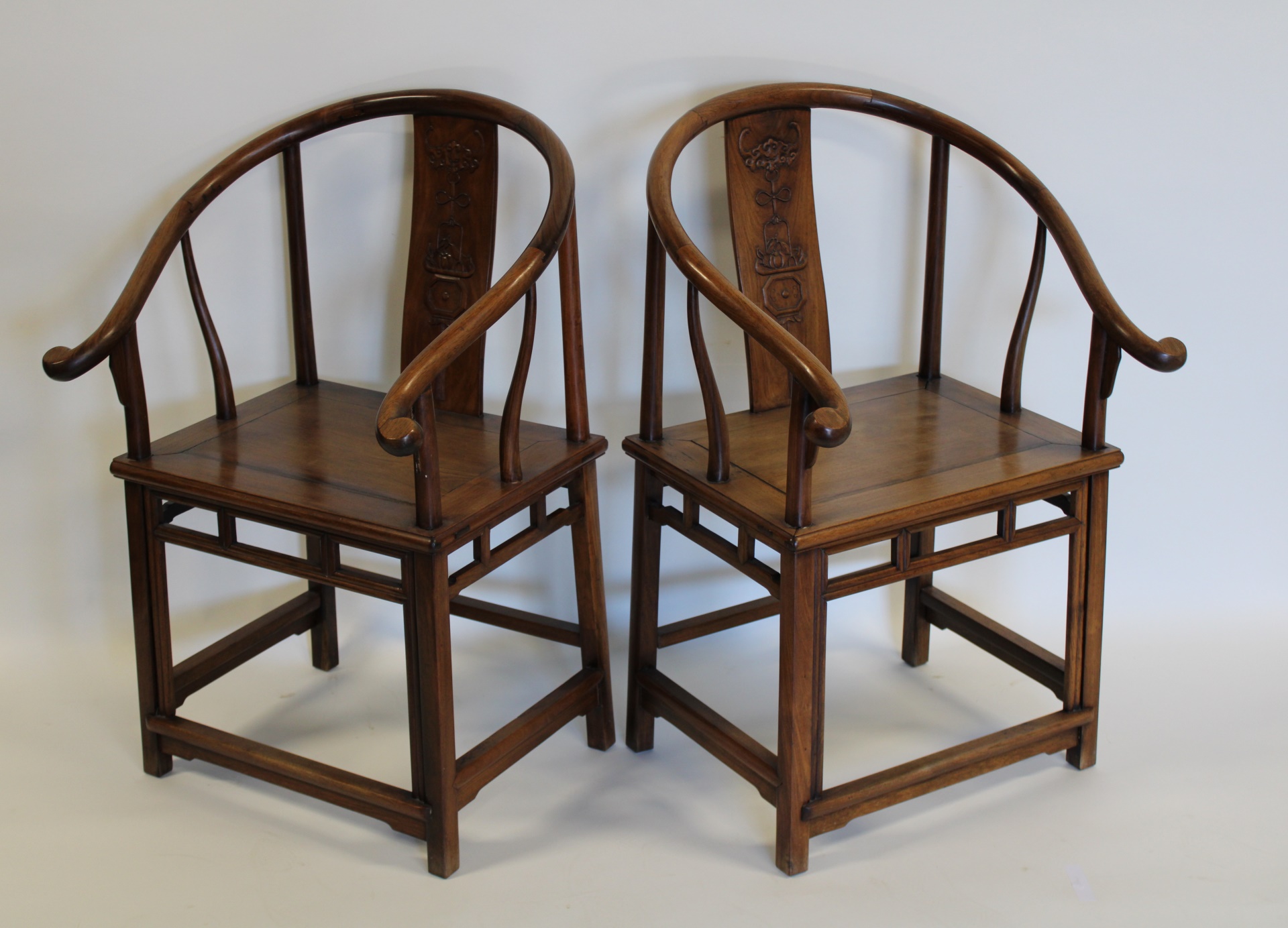 AN ANTIQUE PAIR OF CHINESE HARDWOOD 3ba59c