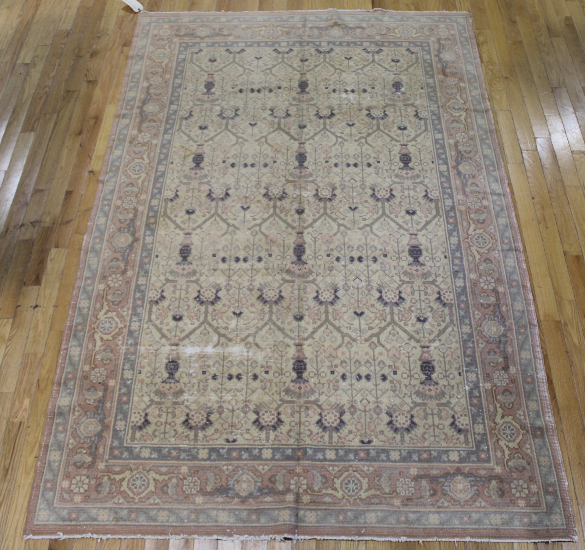 ANTIQUE AND FINELY HAND WOVEN OUSHAK