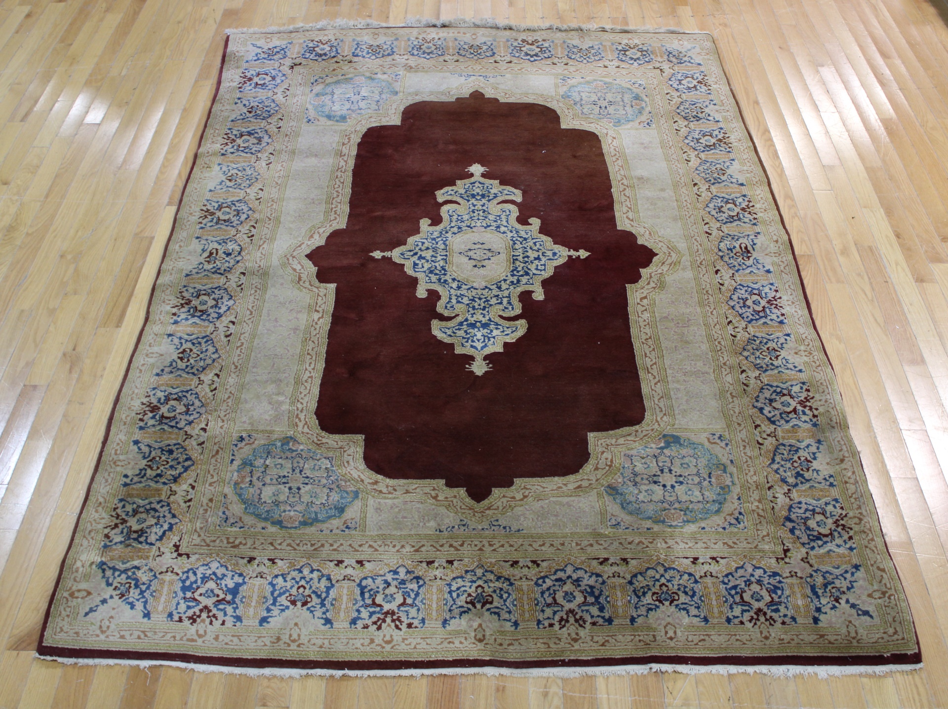 ANTIQUE AND FINELY HAND WOVEN CARPET  3ba5c6