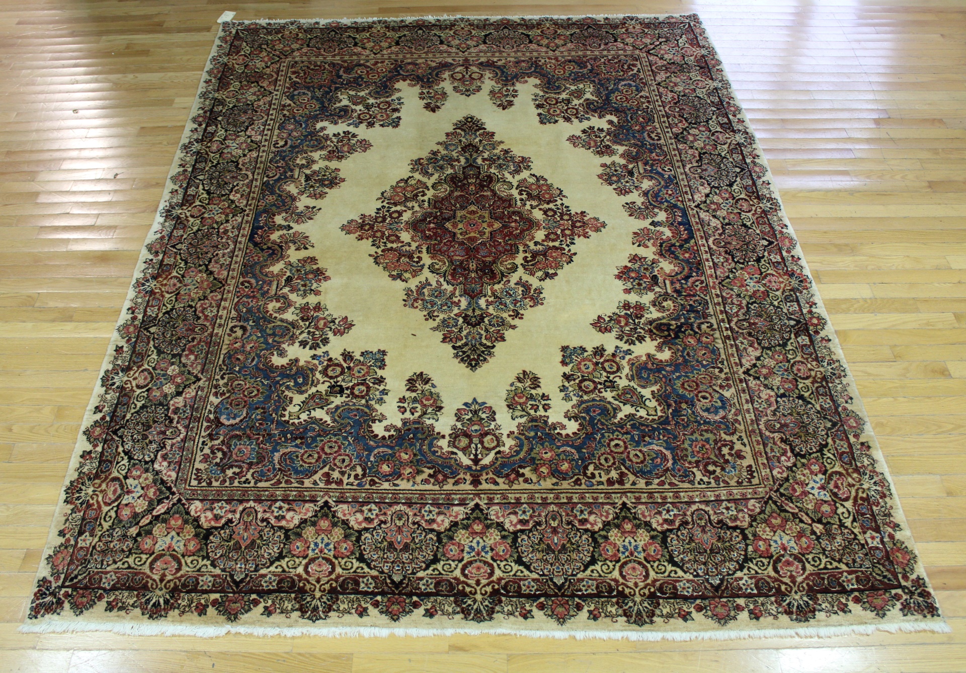 VINTAGE AND FINELY HAND WOVEN KIRMAN 3ba5d3