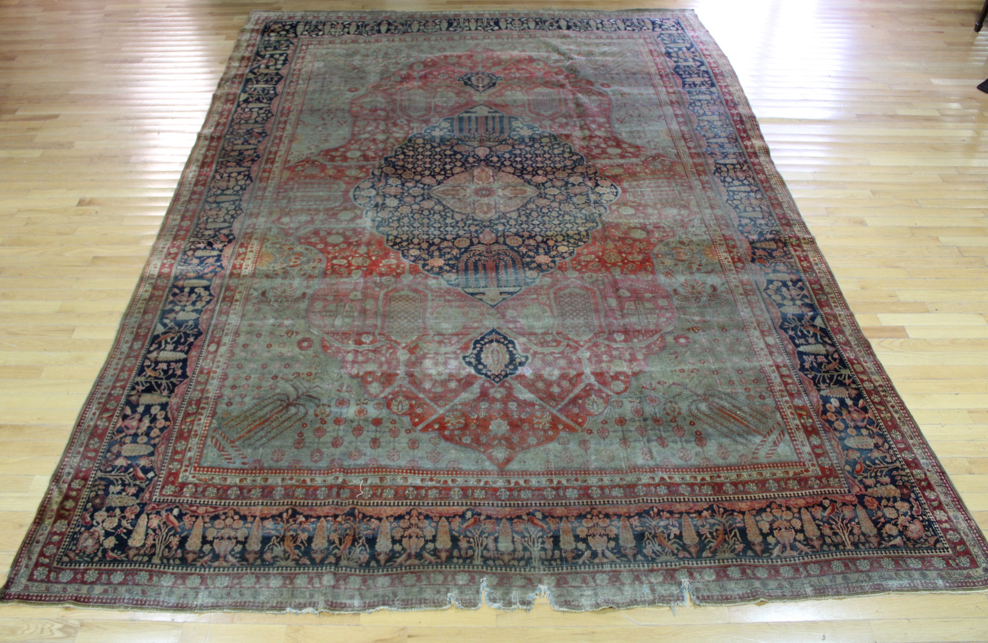 ANTIQUE AND FINELY HAND WOVEN KASHAN