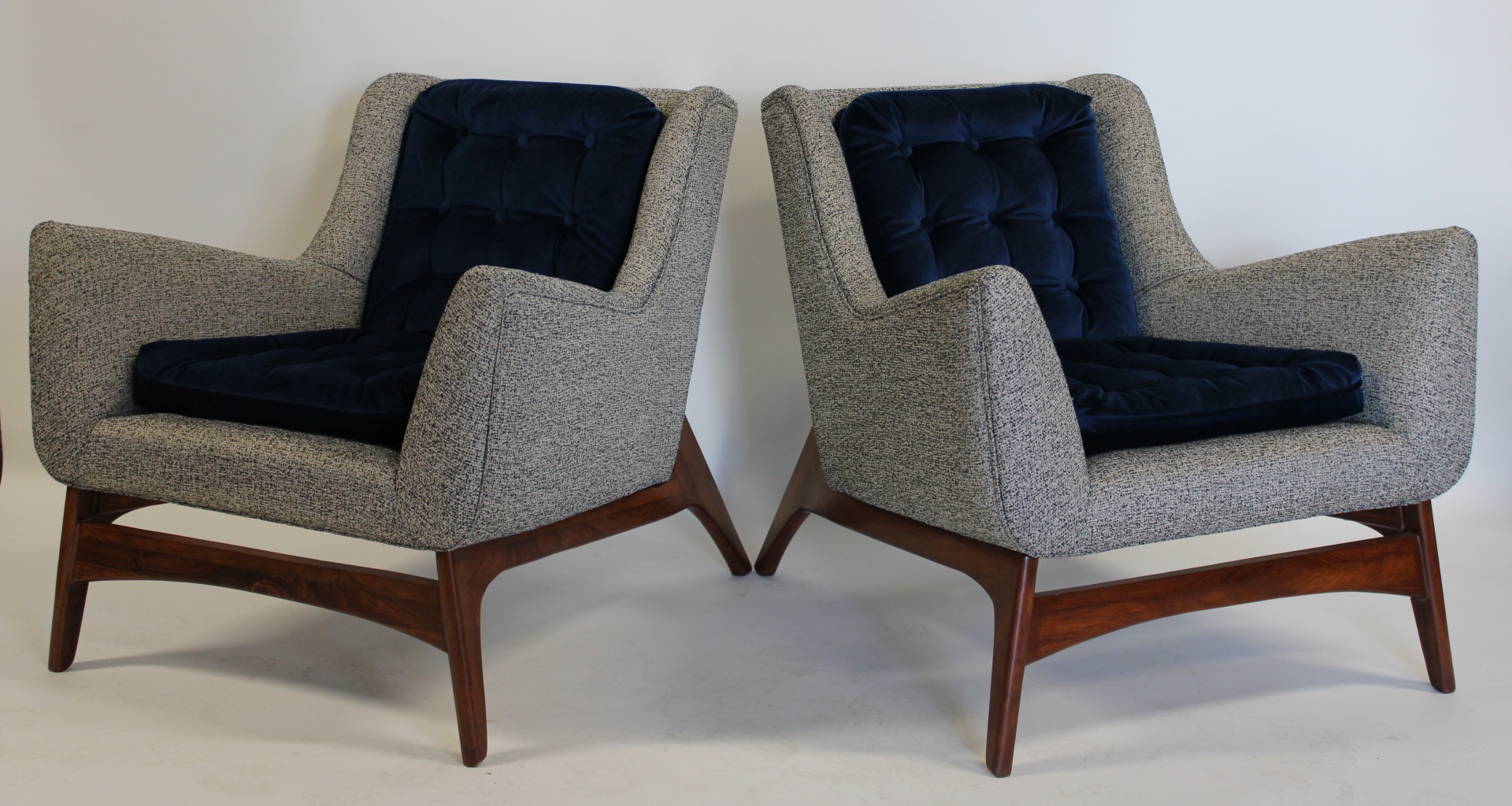 A MIDCENTURY STYLE PAIR OF UPHOLSTERED
