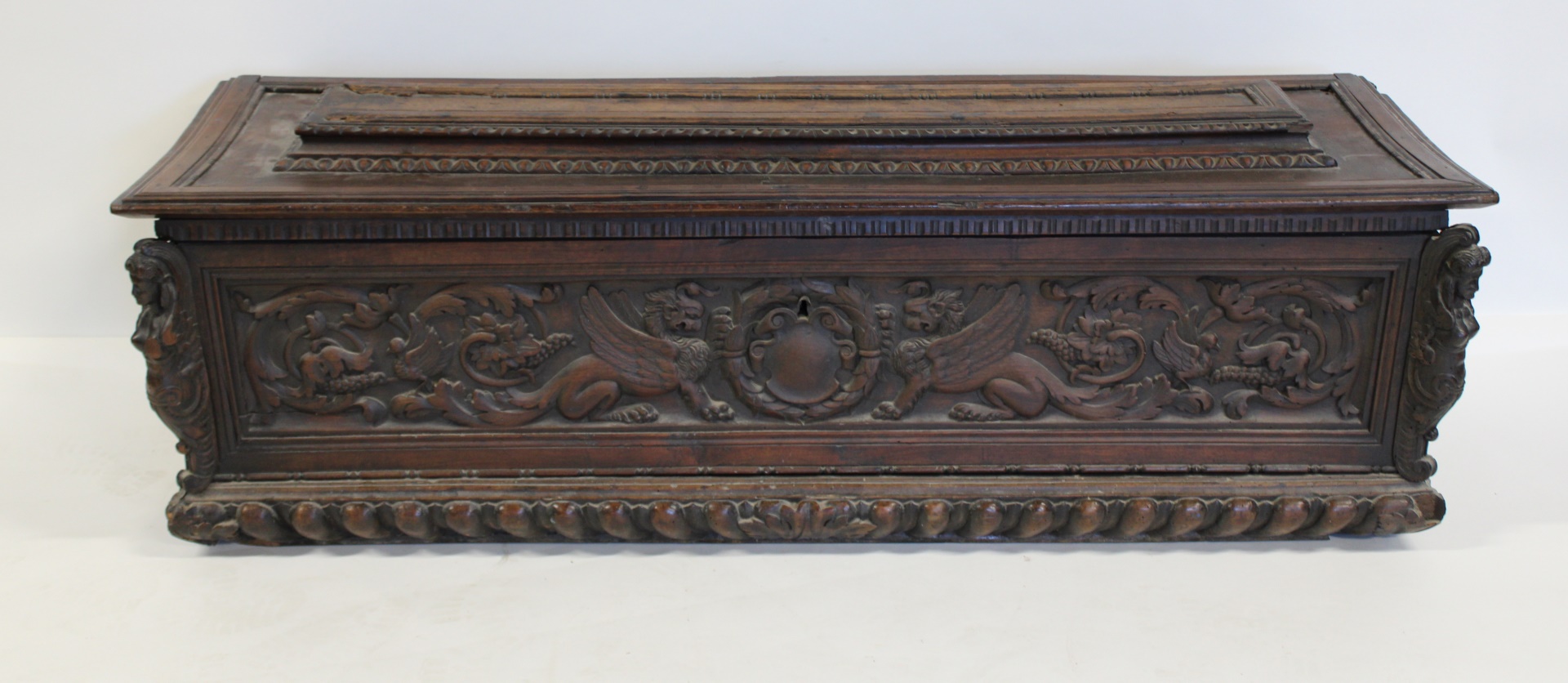ANTIQUE CONTINENTAL HIGHLY CARVED 3ba609