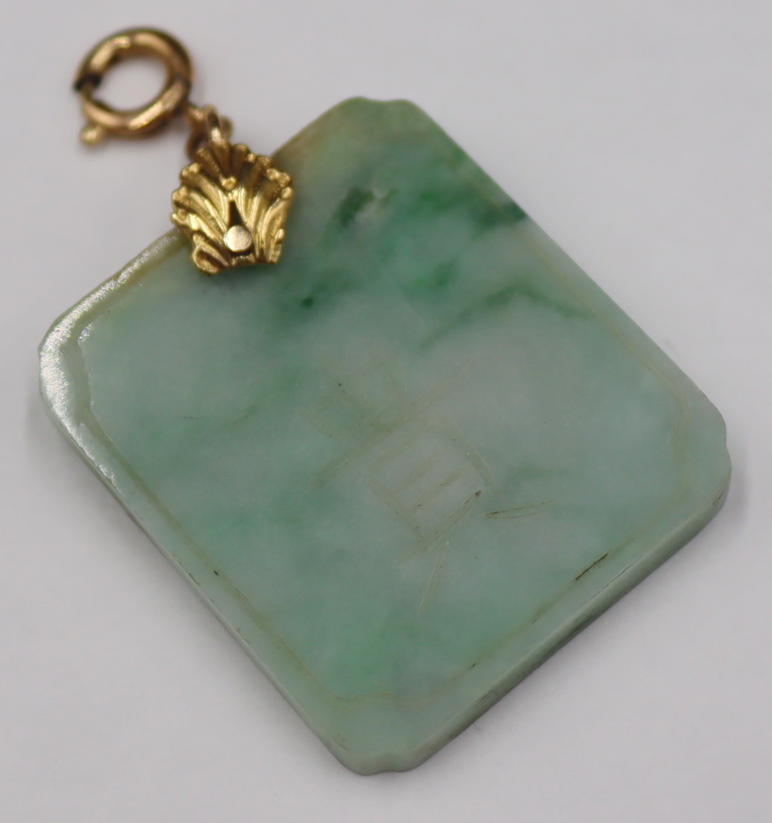 JEWELRY 14KT GOLD AND CARVED JADE 3ba635