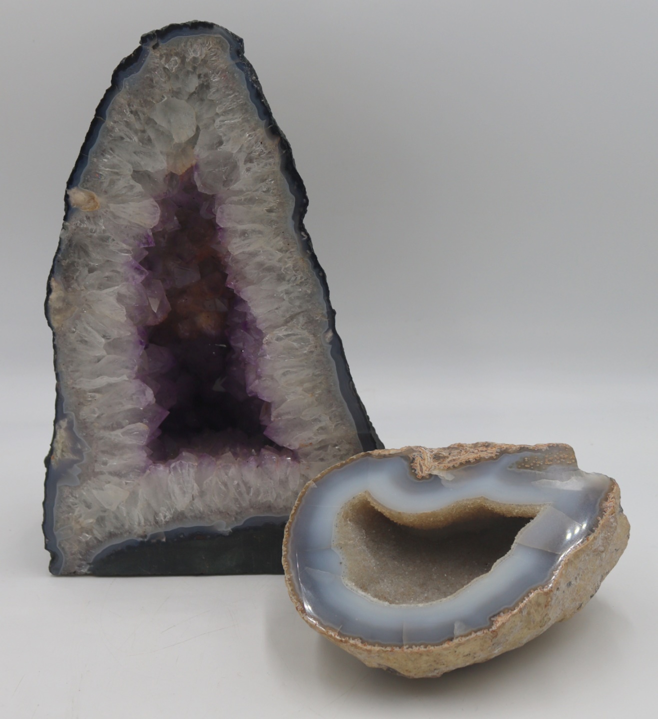 AMETHYST CATHEDRAL GEODE Amethyst 3ba647