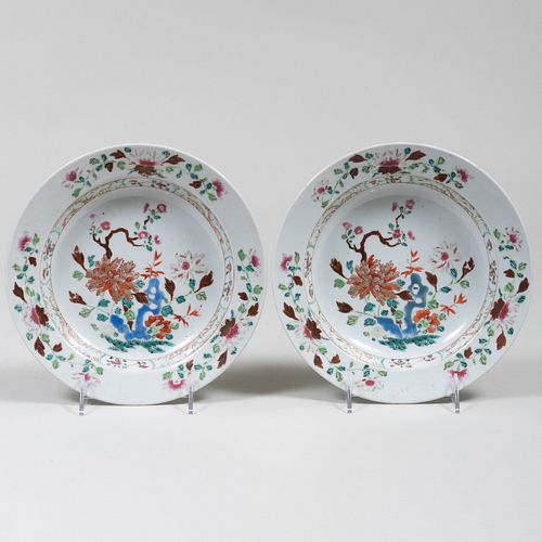 PAIR OF CHINESE FAMILLE ROSE PORCELAIN 3ba710