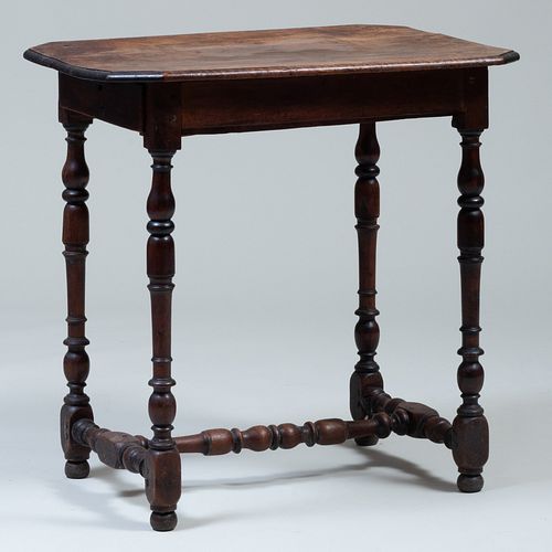 QUEEN ANNE WALNUT SIDE TABLEFitted 3ba72c