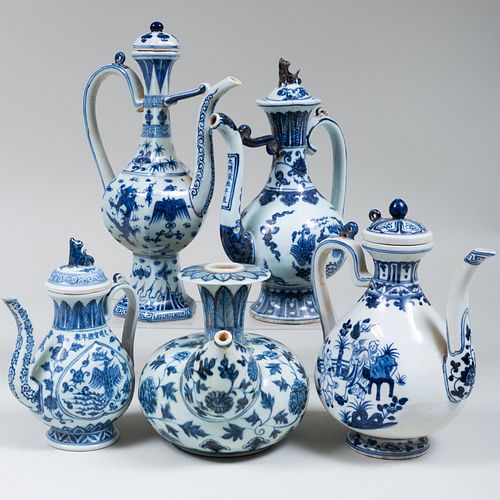 GROUP OF FIVE CHINESE BLUE AND
