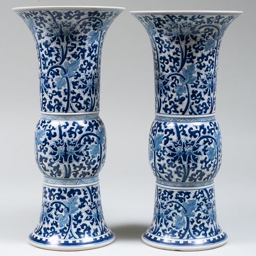 PAIR OF LARGE CHINESE BLUE AND 3ba79d