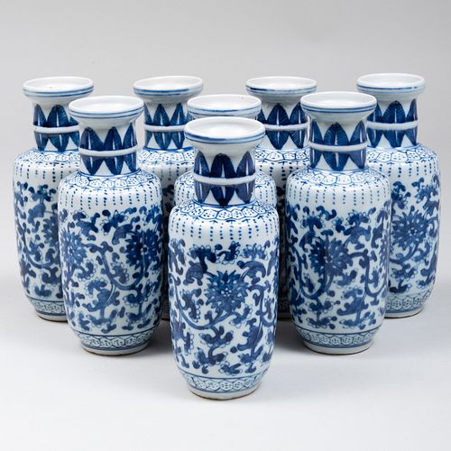 GROUP OF EIGHT CHINESE BLUE AND