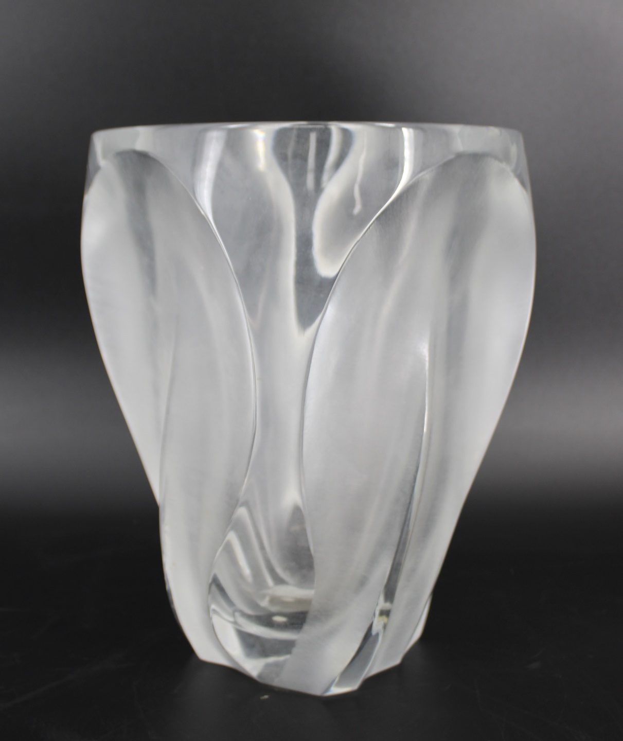 LALIQUE FRANCE GLASS "INGRID" VASE.