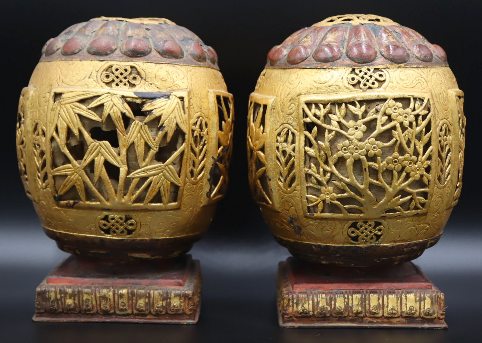 PAIR OF ASIAN GILT METAL AND LACQUERED 3ba8e5