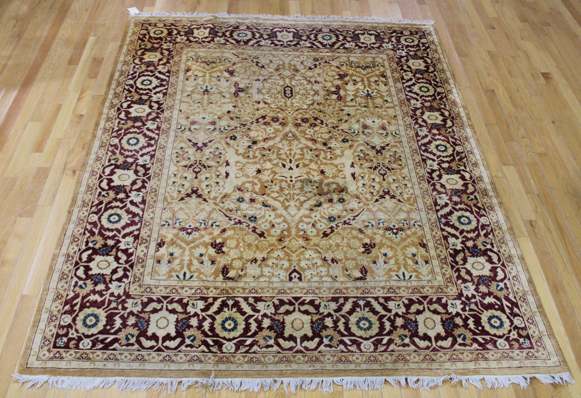 VINTAGE AND FINELY HAND WOVEN CARPET  3ba90e