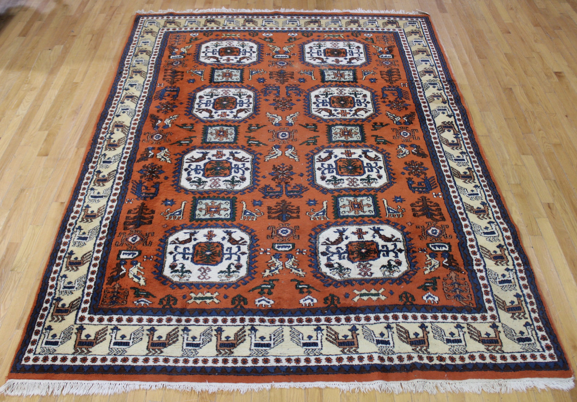 VINTAGE AND FINELY HAND WOVEN CARPET  3ba90f