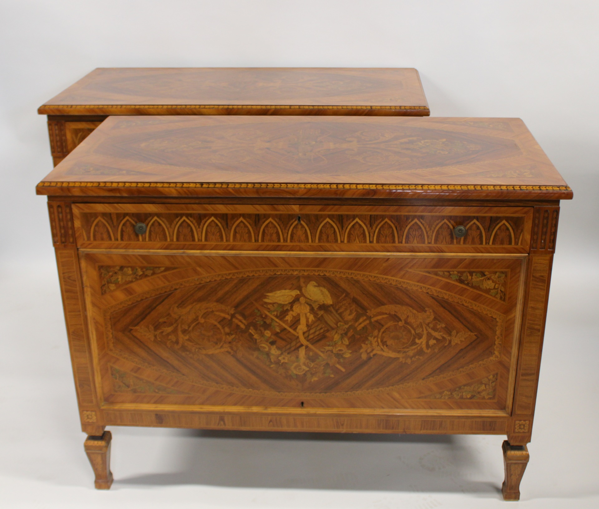 A FINE ANTIQUE PAIR OF MARQUETRY 3ba931