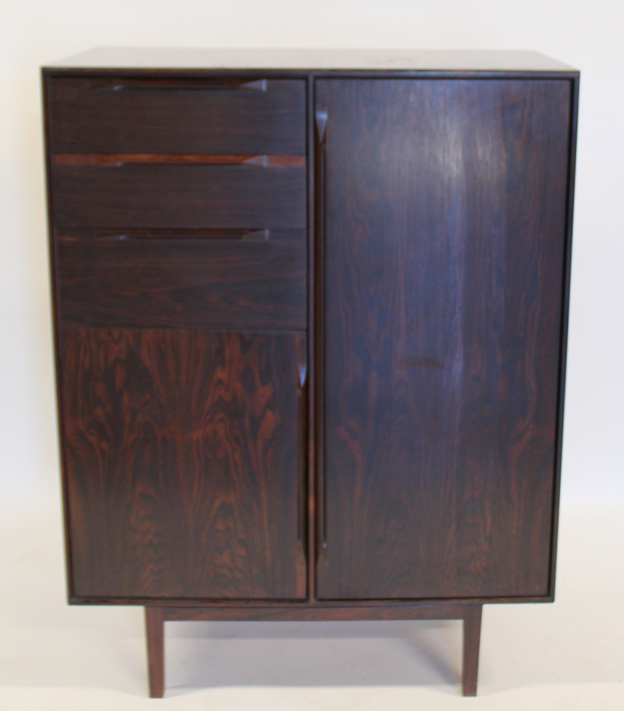 MIDCENTURY ROSEWOOD CABINET / CHIFFEROBE