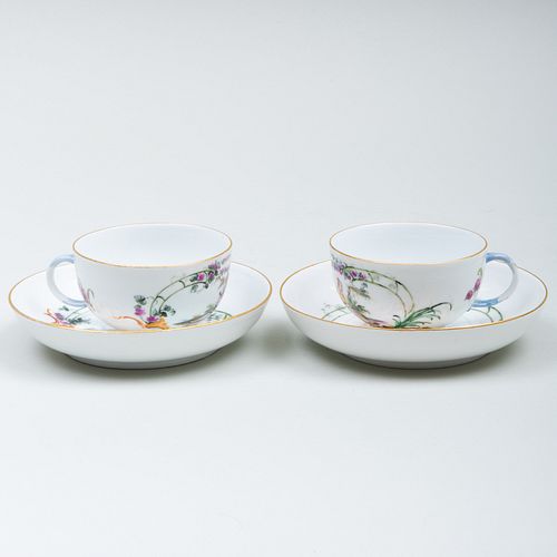PAIR OF MEISSEN TEACUPS AND SAUCERS 3b8367