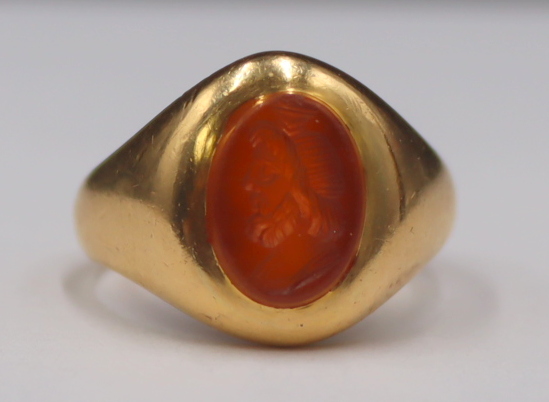 JEWELRY. 18KT GOLD AND CARNELIAN