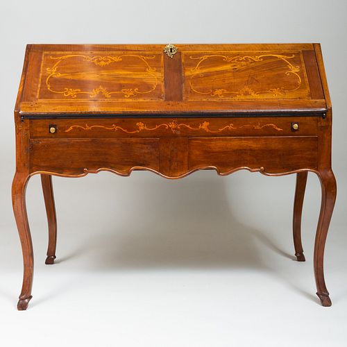 ITALIAN ROCOCO STYLE WALNUT AND 3b863a