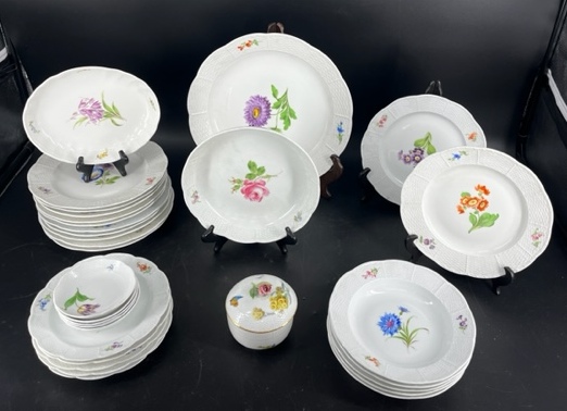 MEISSEN FLORAL DECORATED PORCELAIN 3b8866