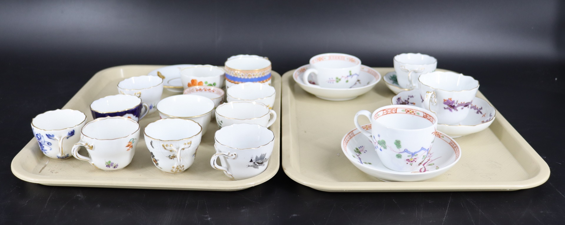 GROUPING OF MEISSEN CUPS, SAUCERS,