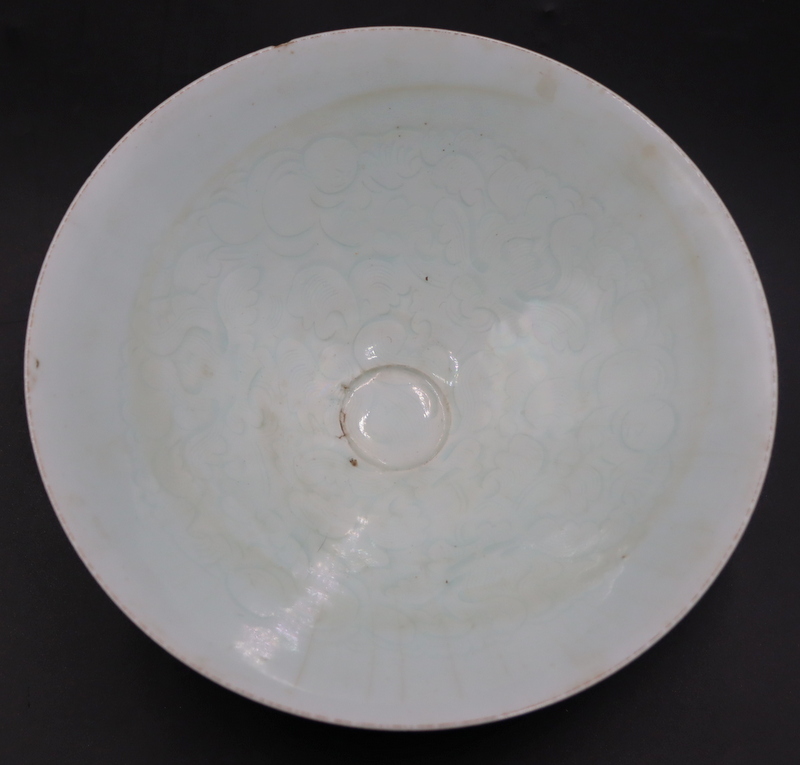 CHINESE INCISED QINGBAI OGEE PORCELAIN