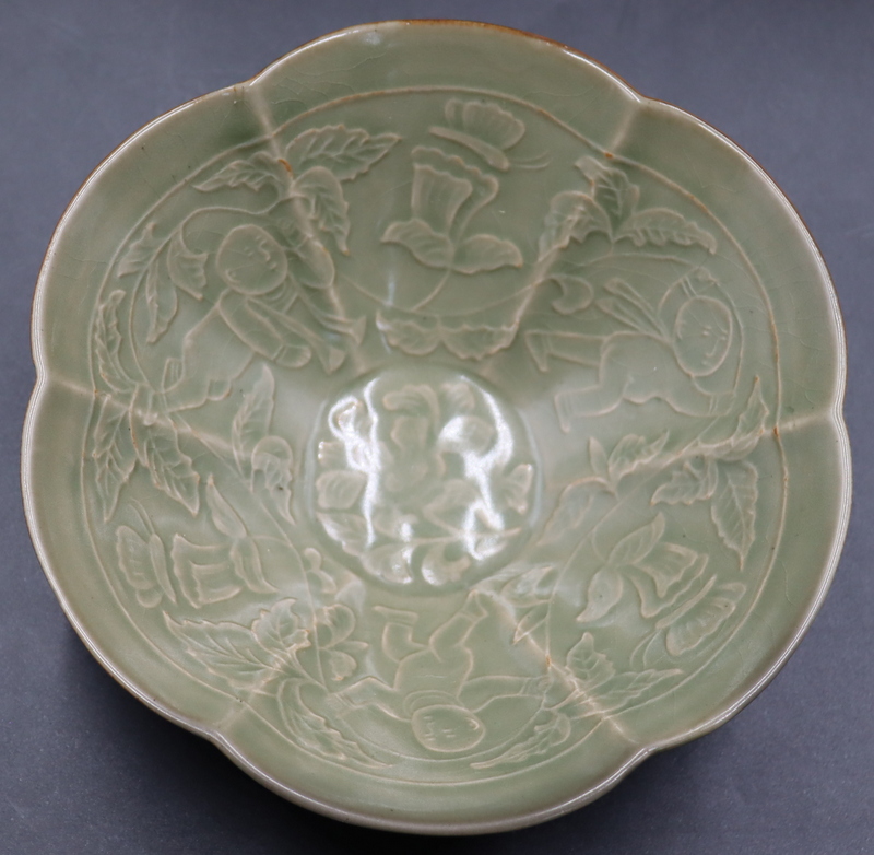 CHINESE CELADON BOWL WITH INCISED 3b889f