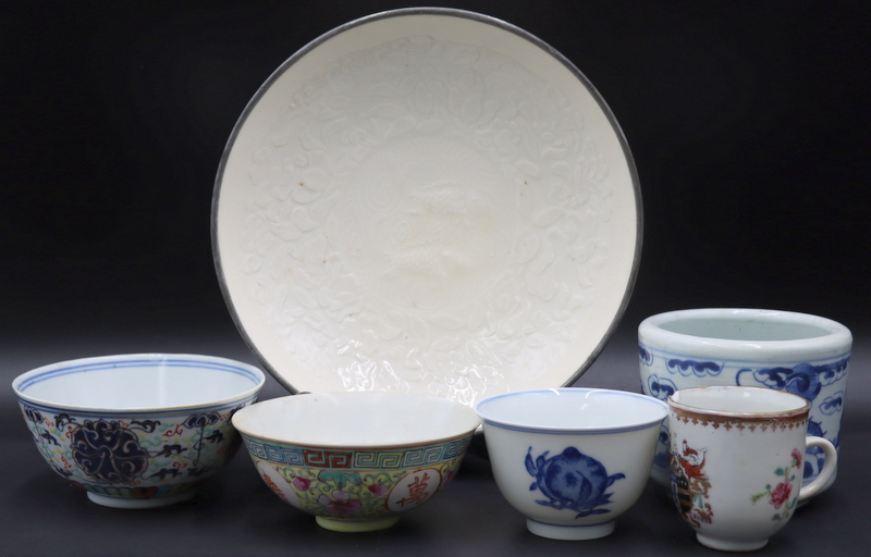 6 PC. CHINESE PORCELAINS GROUPING.