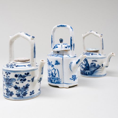 THREE CHINESE BLUE AND WHITE PORCELAIN 3b88e3