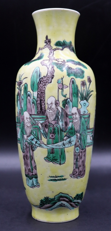 CHINESE FAMILLE VERTE VASE WITH 3b890e