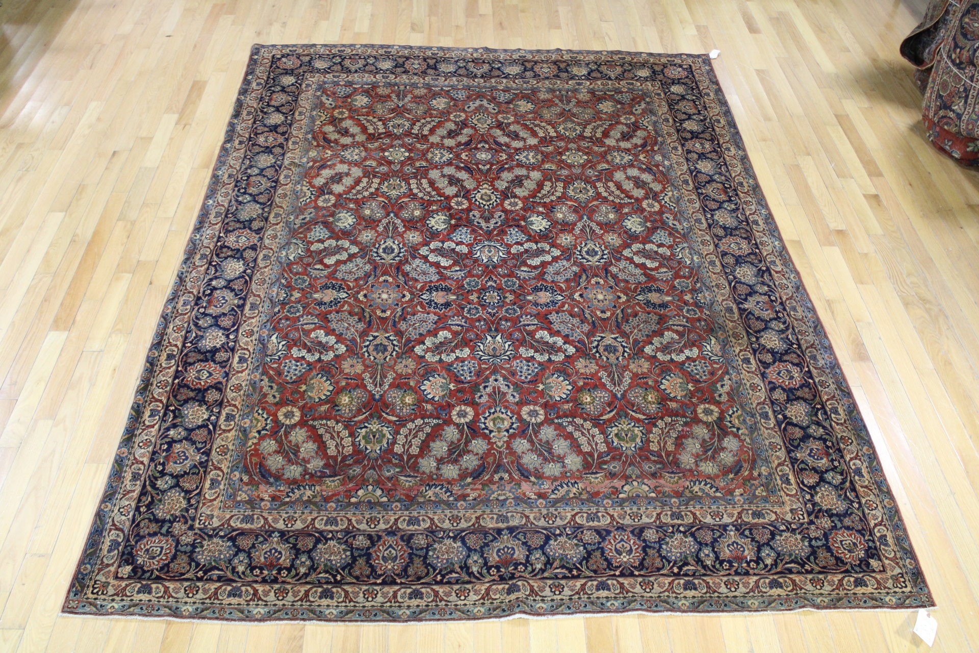 ANTIQUE AND FINELY HAND WOVEN CARPET  3b8951