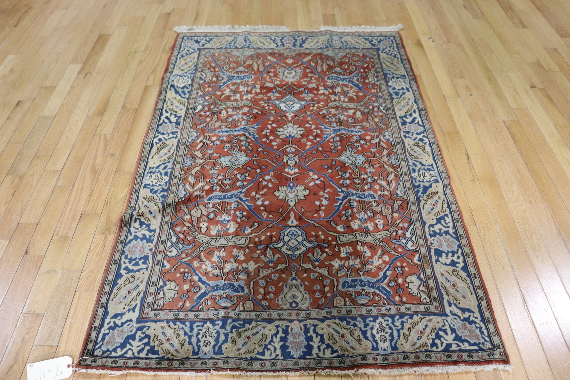 VINTAGE AND FINELY HAND WOVEN CARPET  3b898c