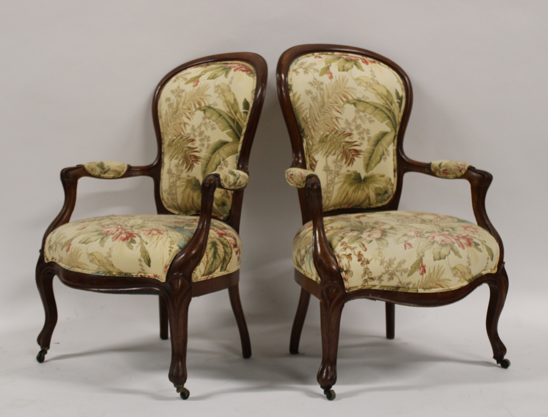 AN ANTIQUE PAIR OF LOUIS XV STYLE 3b8a00