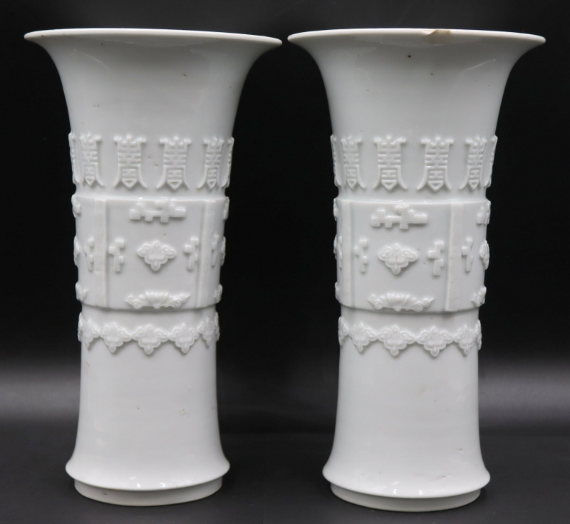 PAIR OF CHINESE DEHUA OR BLANC 3b8d3f