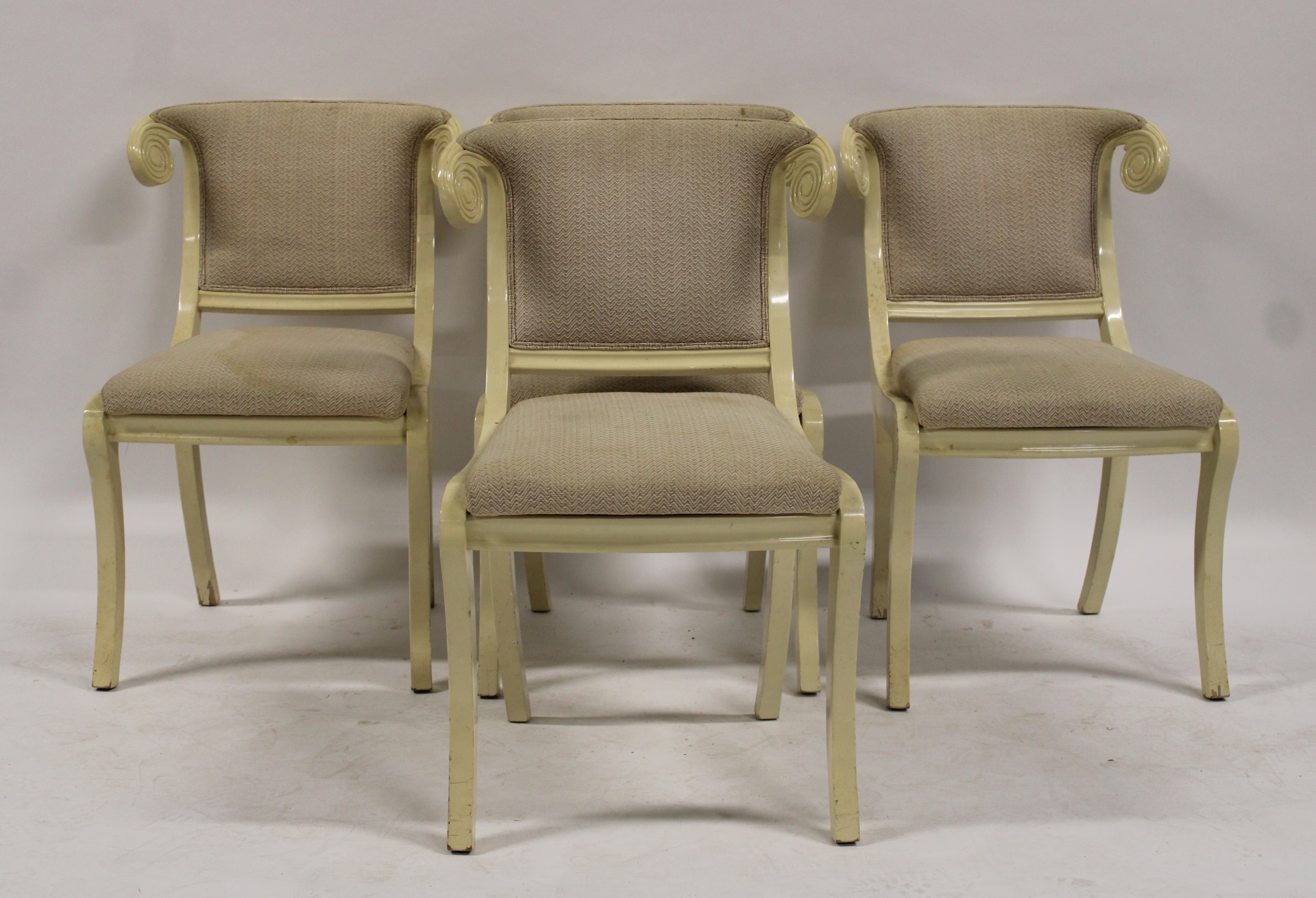 SET OF FOUR 4 WHITE CHAIRS STYLE 3b8d74