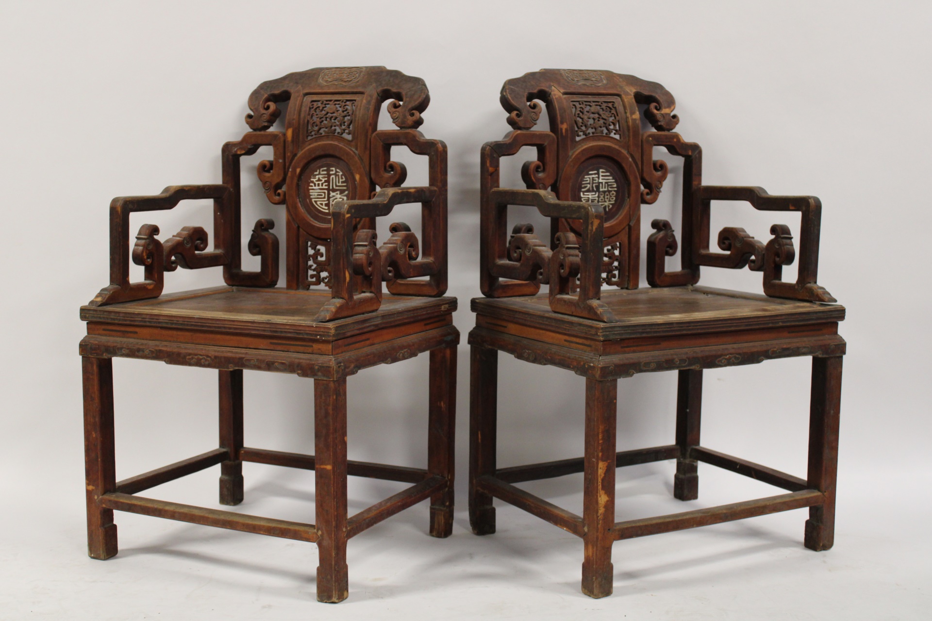 AN ANTIQUE PR OF CHINESE CARVED