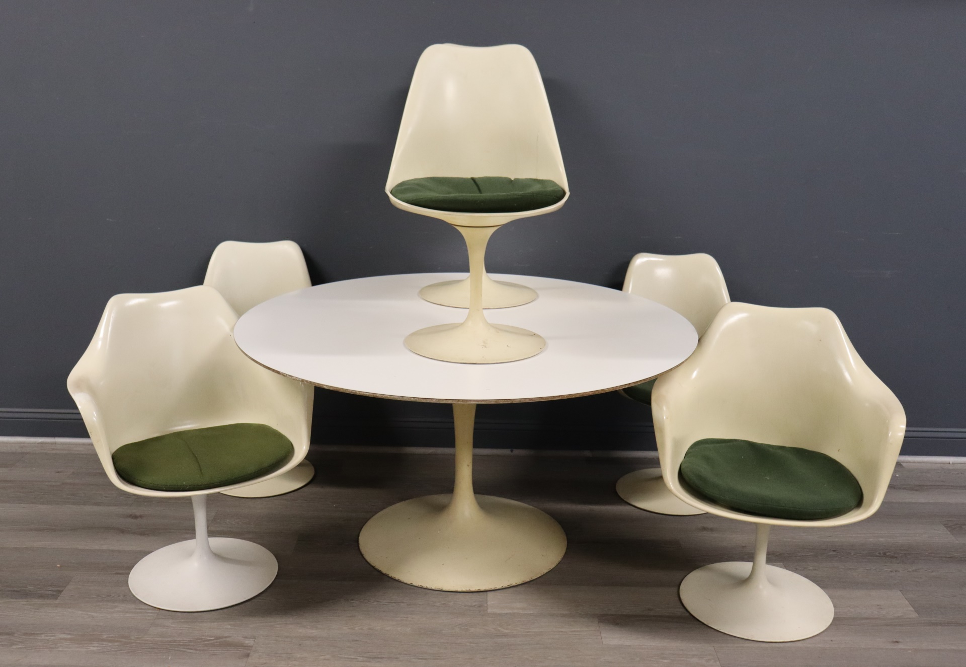 MIDCENTURY EERO SAARINEN FOR KNOLL 3b8d9d