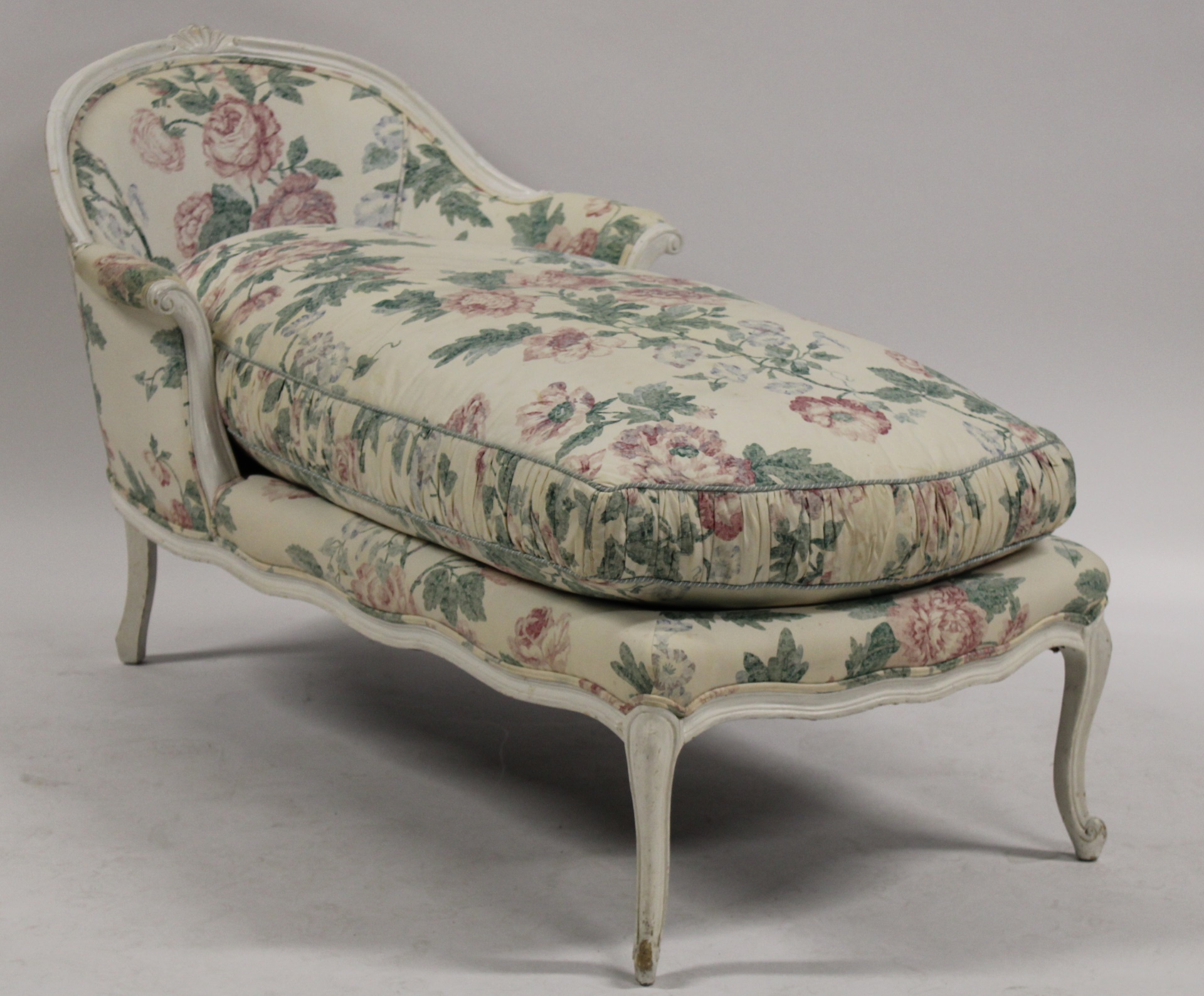 LOUIS XV STYLE WHITE PAINTED CHAISE.