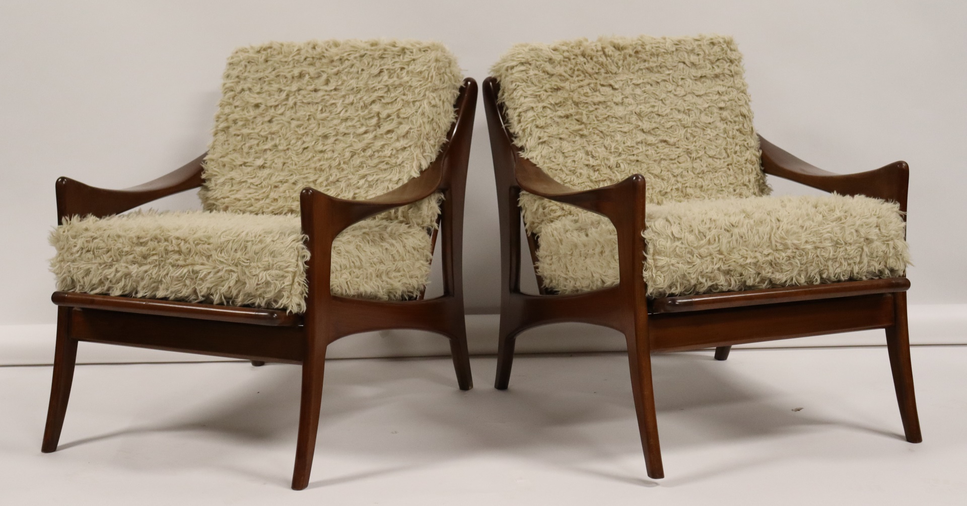 MIDCENTURY STYLE PAIR OF WOOL UPHOLSTERED 3b8db6