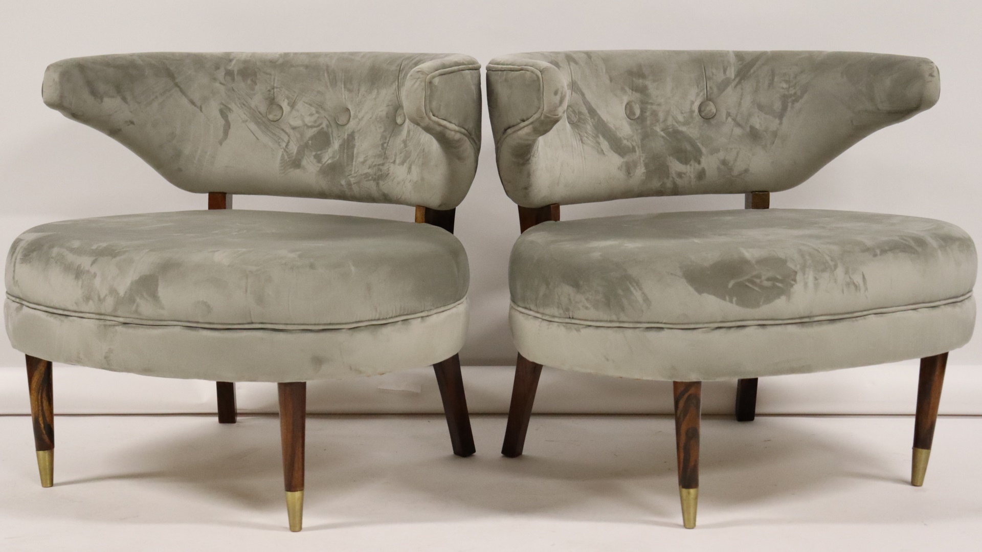 A MIDCENTURY STYLE PAIR OF UPHOLSTERED 3b8dce