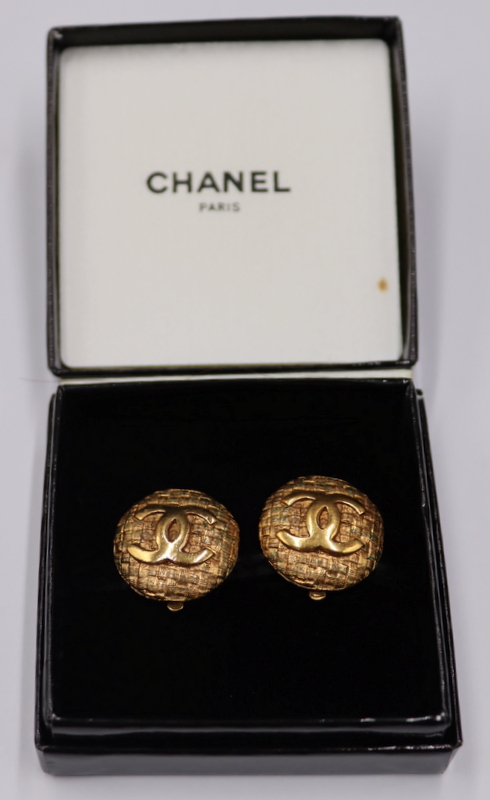 JEWELRY. PAIR OF VINTAGE CHANEL