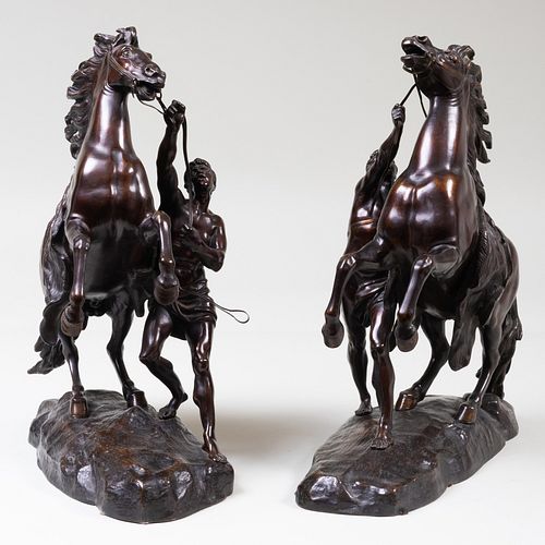 PAIR OF BRONZE FIGURES OF MARLY 3b8eaa